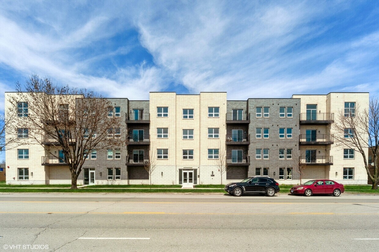 Foto principal - 7340 W Irving Park Rd