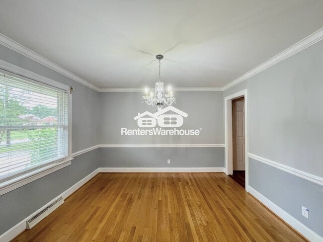 Building Photo - 3305 Camellia Dr