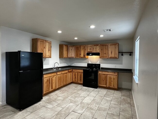 Building Photo - 3 BED 1BATH- BRAGGS, OK