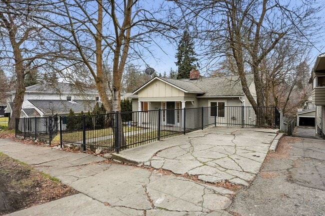 Building Photo - 508 E 19th Ave