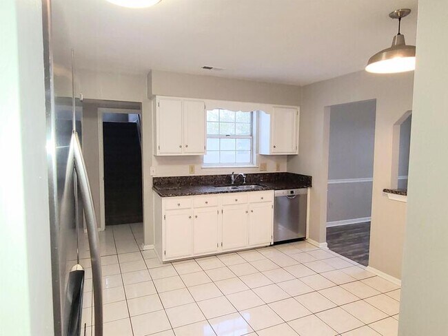 Building Photo - 3220 Holly Ridge Dr