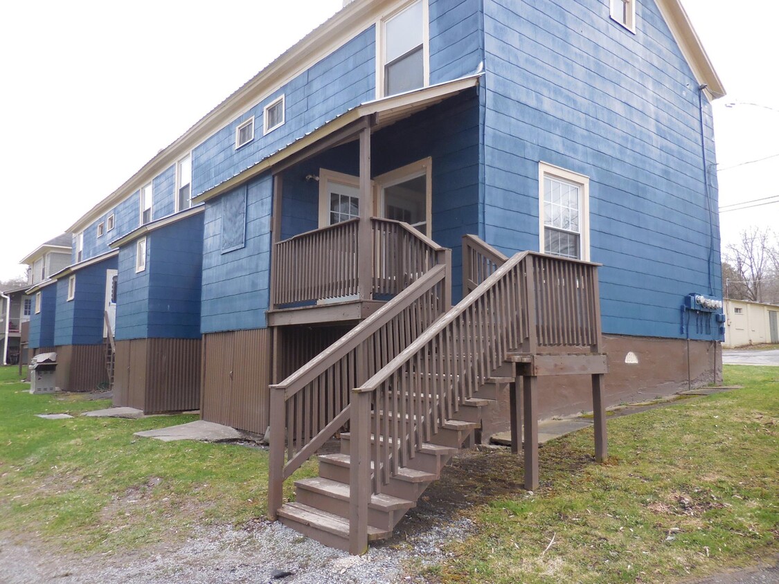 Primary Photo - 121 Cooper St