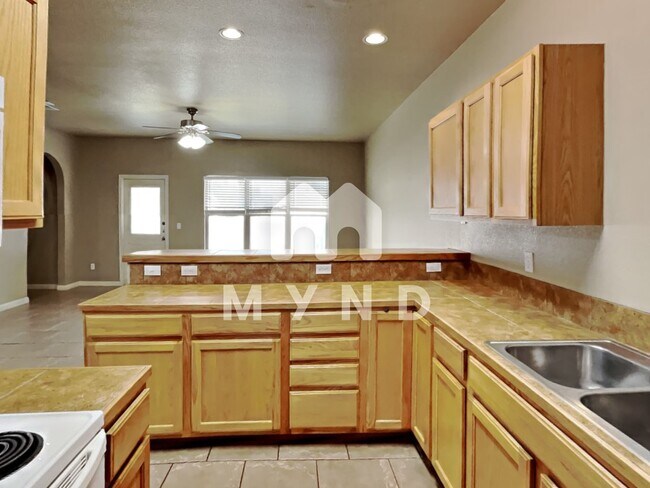 Building Photo - 3050 Pine Valley Dr