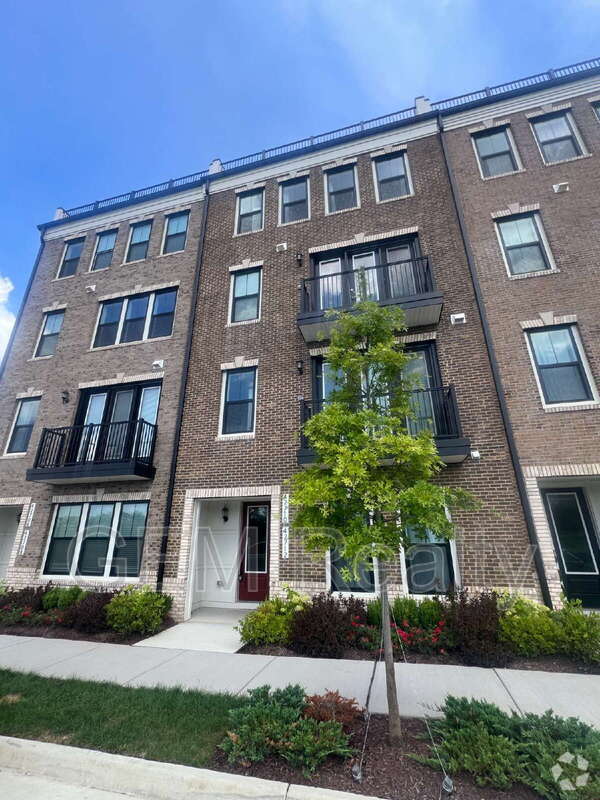 Building Photo - 42710 Darala Dr
