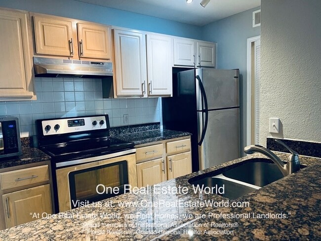 Foto del edificio - 425 Summit Ridge Pl