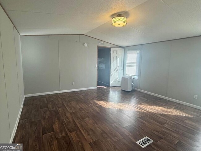 Foto del edificio - 151 Ed Brown St