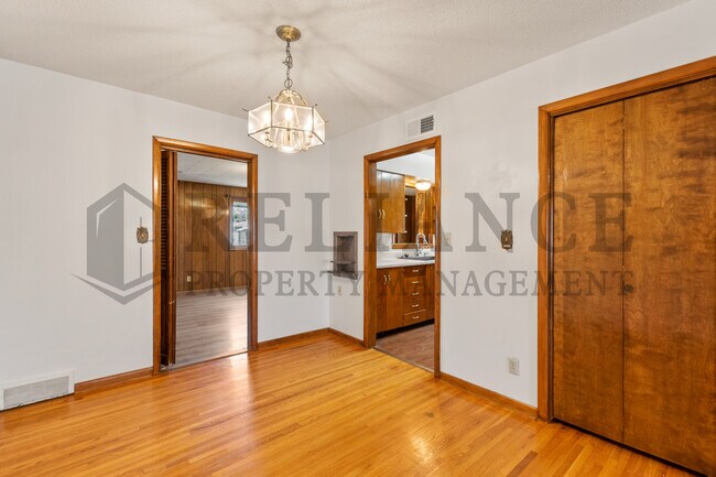 Foto del edificio - 1707 S Mission Rd