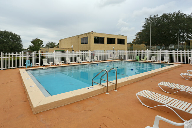 Piscina - Aztec Villa Apartments