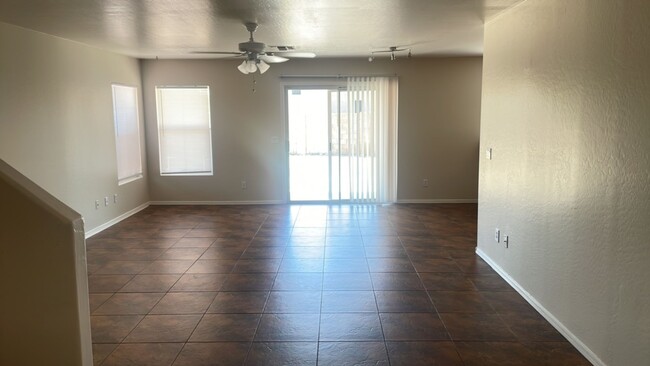 Building Photo - Spacious 4 bedroom home in El Mirage!