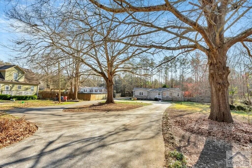 Foto principal - 155 Dwight Rd