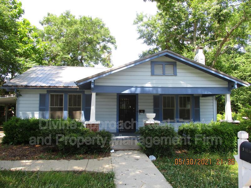 Primary Photo - 9 S Douglas Ave