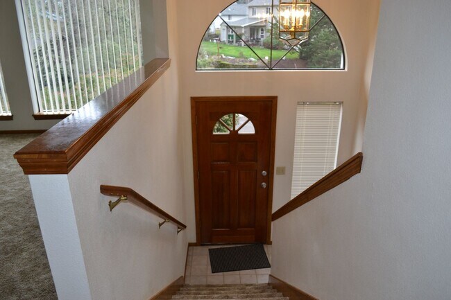 Foto del edificio - BEAUTIFUL 3 BEDROOM 3 BATH HOUSE LOCATED IN SOUTH SALEM