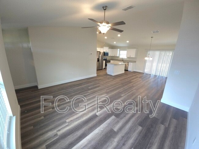 Building Photo - 44 Redwood Run