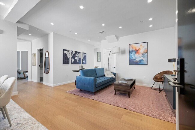 Building Photo - 693 Sutter St