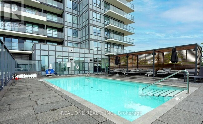 Building Photo - 1480 Bayly St