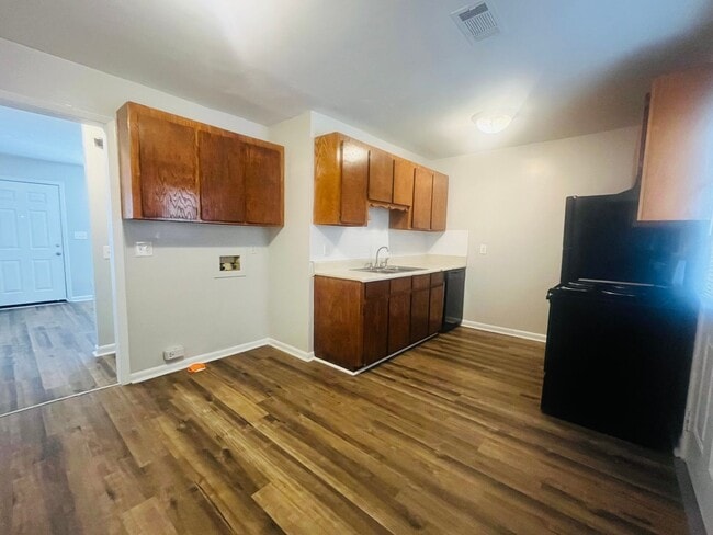 Foto del edificio - 406 Russell Pkwy