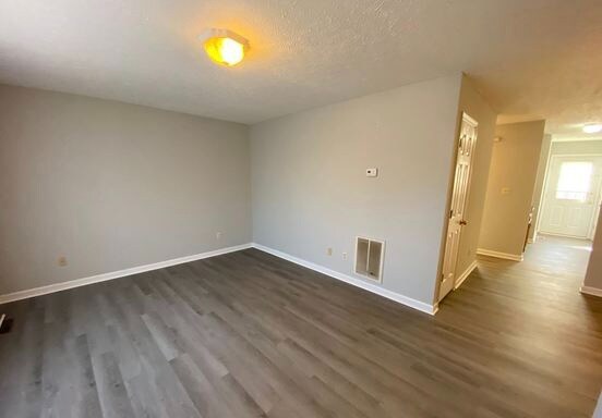 Foto del edificio - 216 Amy Ct