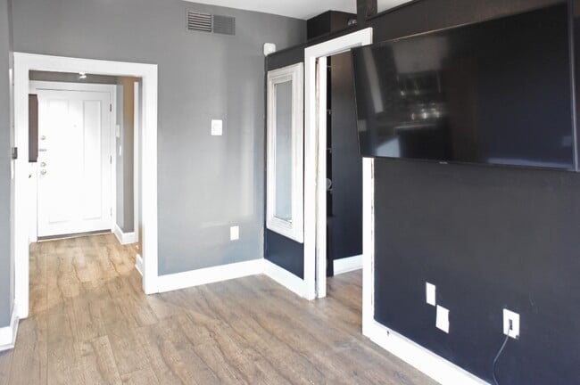 Foto del edificio - 230 E 9th St