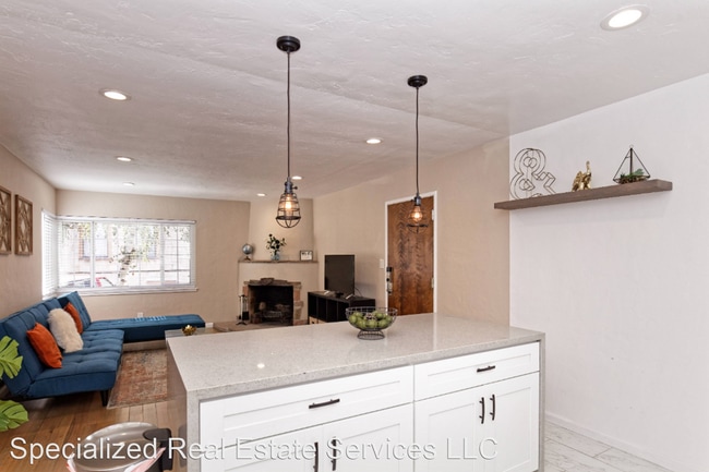 Building Photo - 2125 Santa Clara Ave