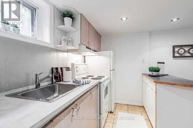 Building Photo - 179 Clonmore Dr