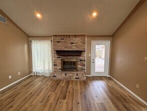 Building Photo - 15702 Oxenford Dr