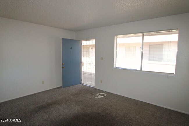 Foto del edificio - 9230 N 6th St