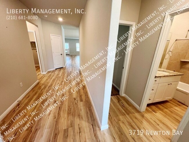 Foto del edificio - 3719 Newton Bay