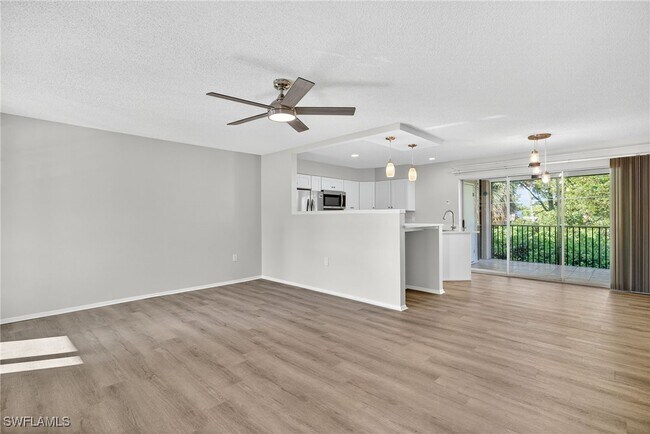 Foto del edificio - 7400 College Pkwy