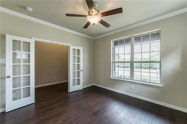 Building Photo - 820 Water Garden Cir