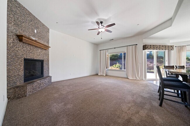 Foto del edificio - 3-bedroom, 2-bathroom home in great neighb...