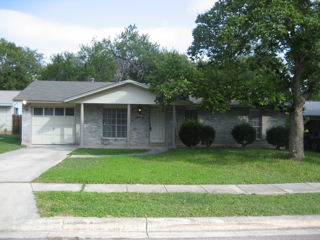 Primary Photo - NICE 3 BR 2 BATH*GREAT LOCATION*NEISD*EASY...