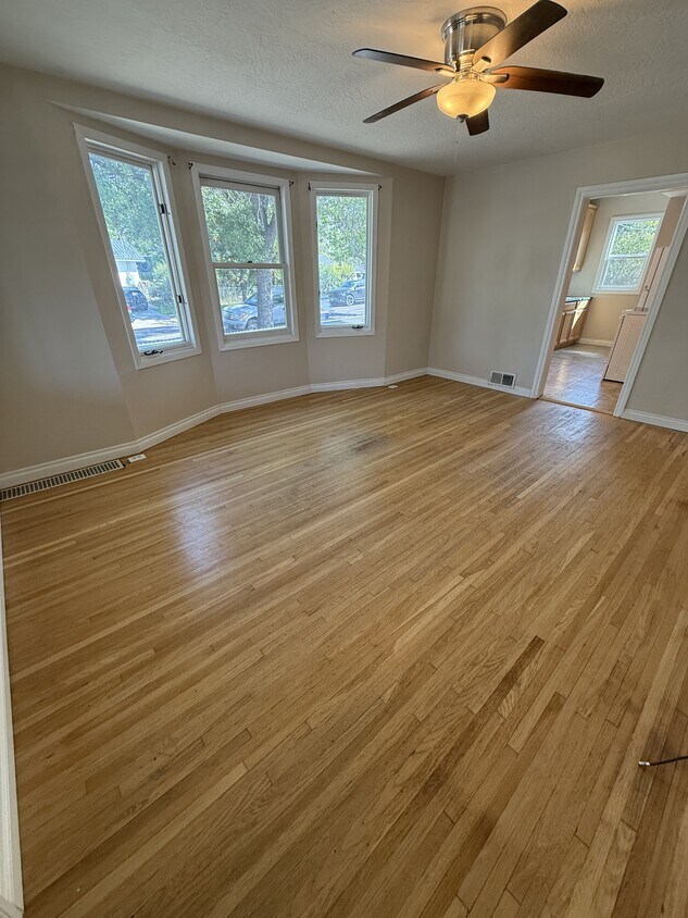 Foto principal - 2526 1st Ave N