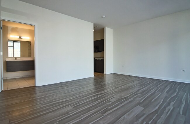 Building Photo - 800 N LaSalle St