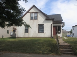 Building Photo - 512 9th St N