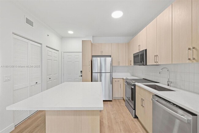 Foto del edificio - 10170 SW 7th St