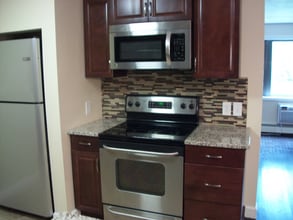 Building Photo - 2 Brook Rd