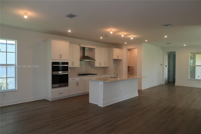 Building Photo - 881 SW Bushel Trl