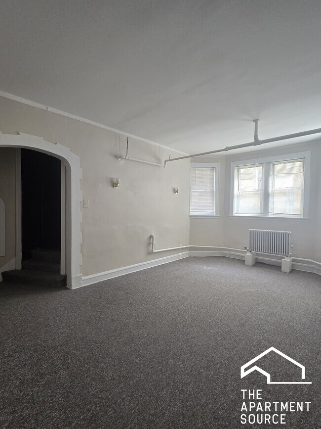 Building Photo - 1806 W Farwell Ave