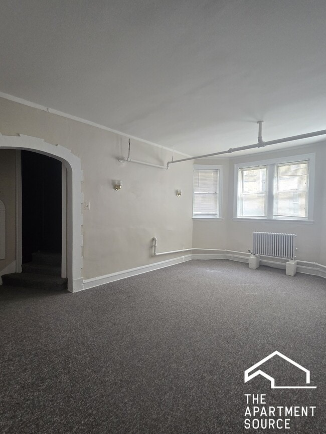 Building Photo - 1806 W Farwell Ave