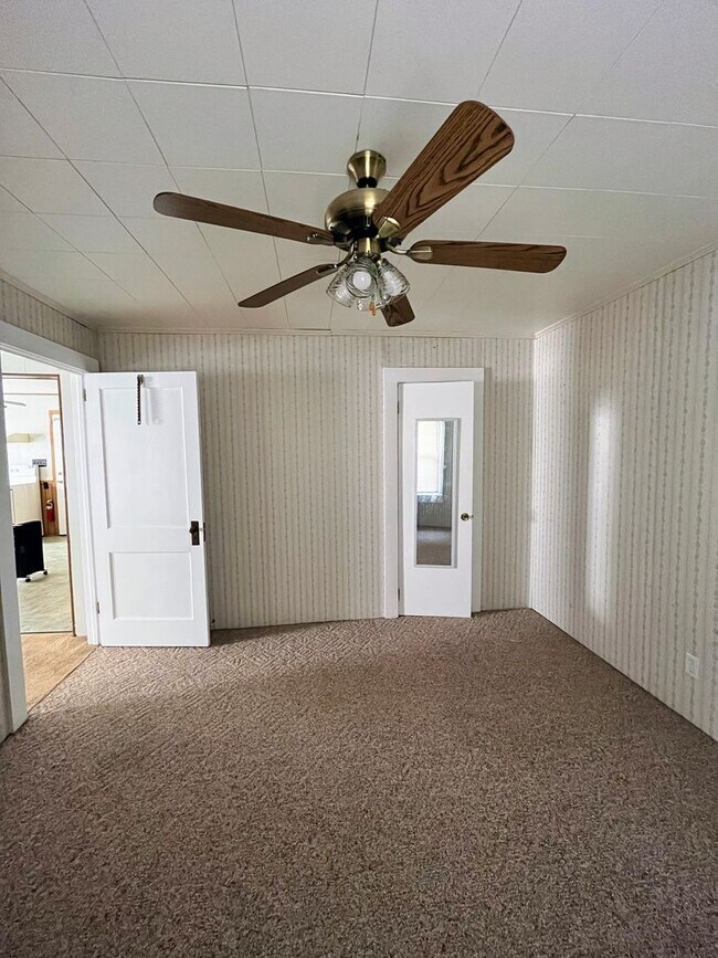 Building Photo - NICE CLEAN COUNTRY HOME, 3 BDRM 1.5 BA