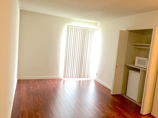 Building Photo - Casablanca West Apartments