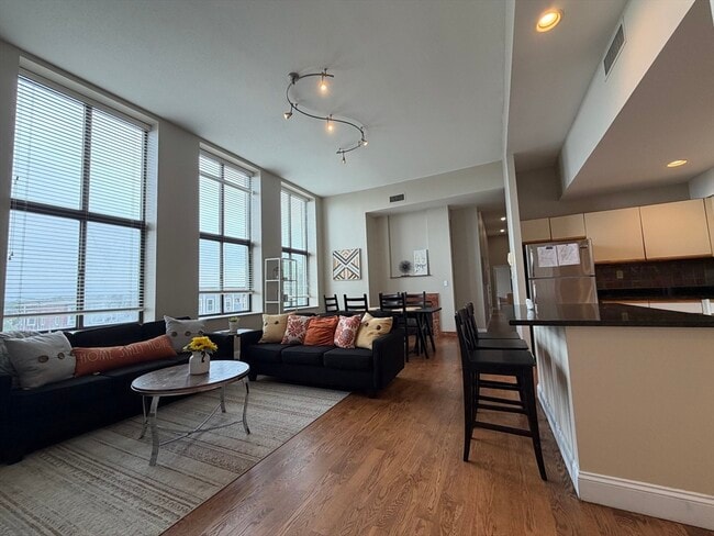 Foto del edificio - 841 Parker St