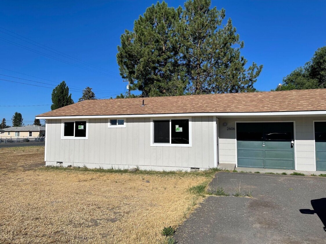 2606 N 7th (Located in Malin) - 2606 N 7th   (Located in Malin)