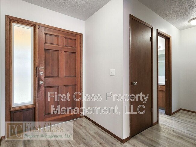 Building Photo - 1117 NE 181st Ave