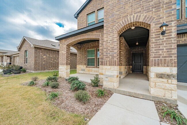 Building Photo - 2126 Thornton Dr