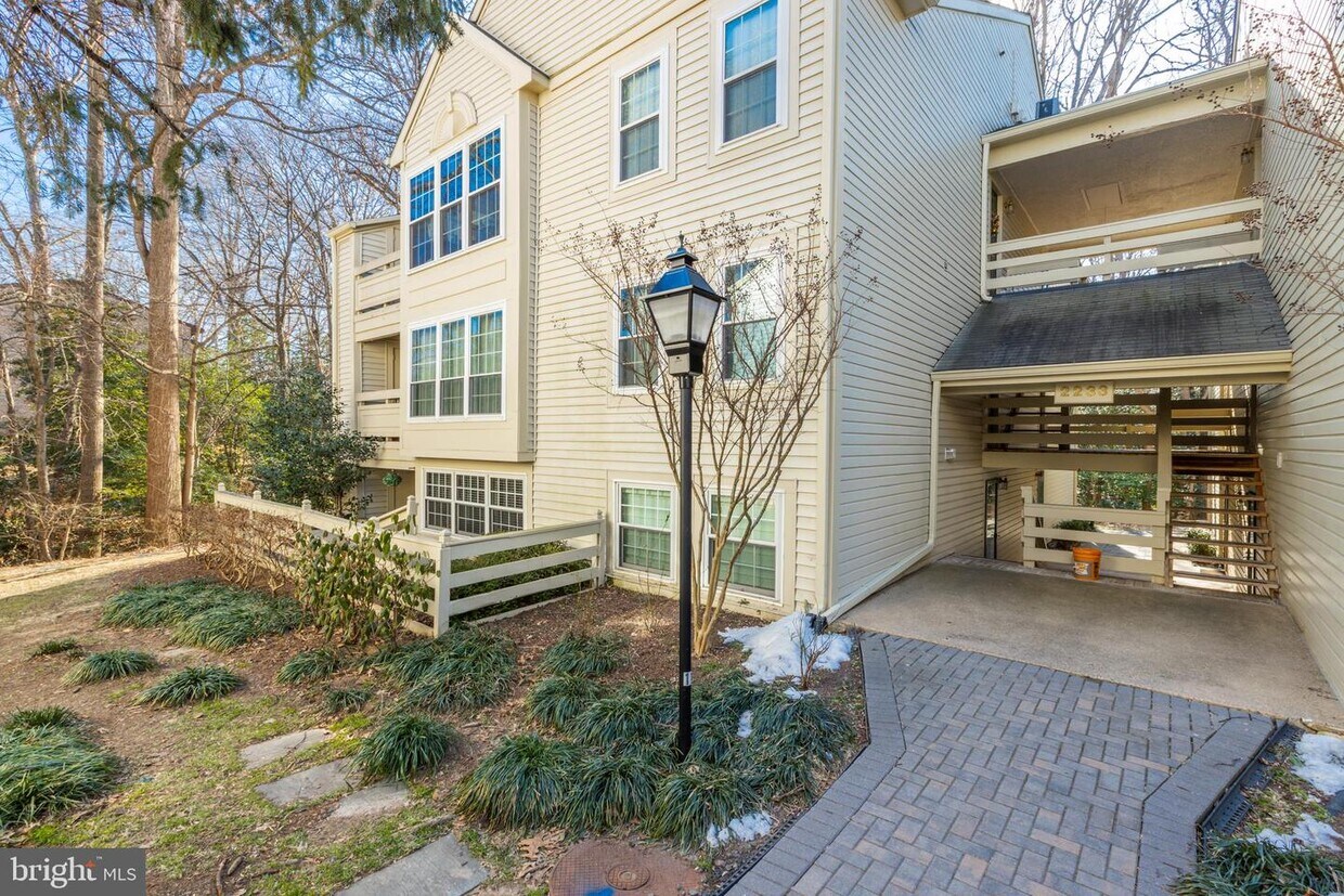 2233 Lovedale Ln Unit C, Reston, VA 20191 Condo for Rent in Reston