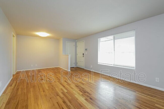 Foto del edificio - 7433 Alcott St