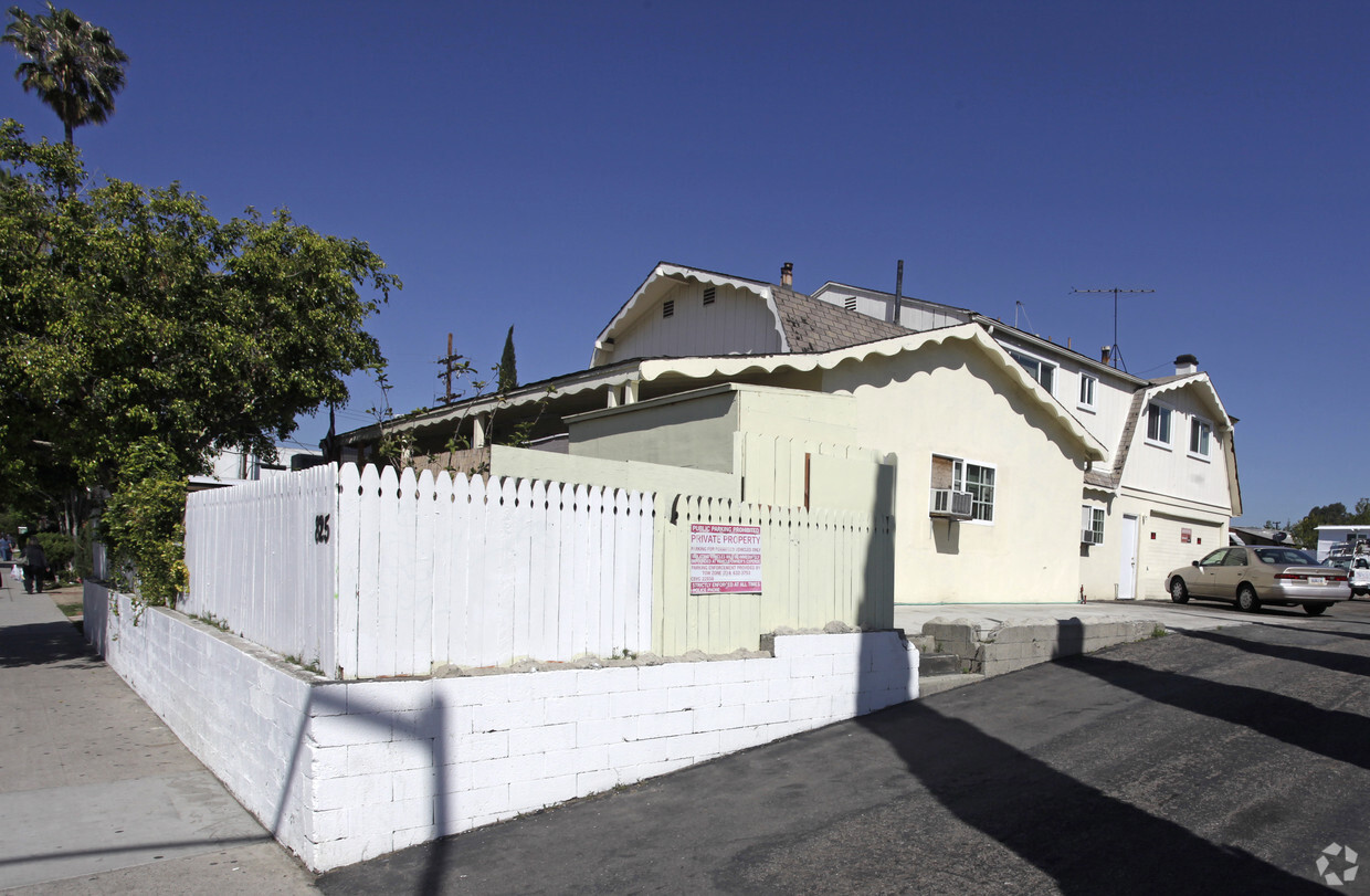 Primary Photo - 825 W La Palma Ave