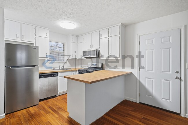 Building Photo - 5893 N Castlegate Dr