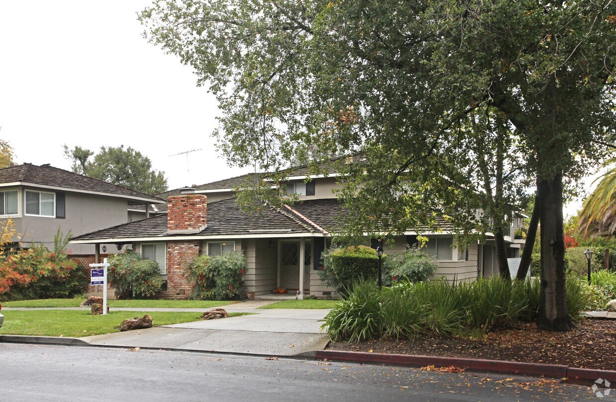 Foto del edificio - 136 Carlton Ave